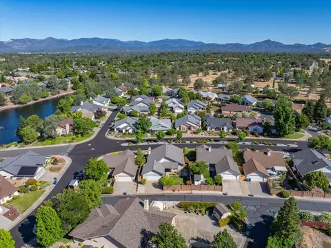 View/Area - 1927 Vineyard Trl, Redding, CA 96003 photo 10 of 15