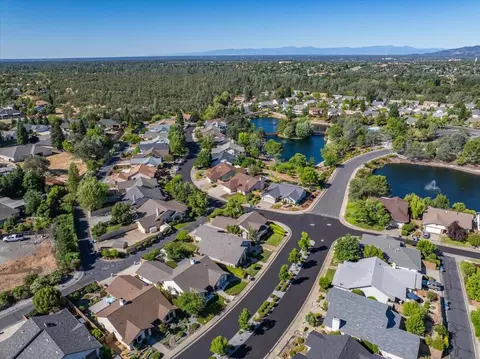 View/Area - 1927 Vineyard Trl, Redding, CA 96003 photo 13 of 15