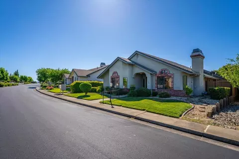 Exterior - 1927 Vineyard Trl, Redding, CA 96003 photo 16 of 23