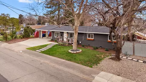 2041 Athens Ave, Redding, CA 96001 photo 2