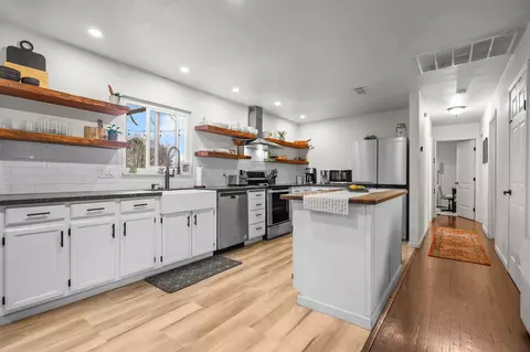 2041 Athens Ave, Redding, CA 96001 photo 5