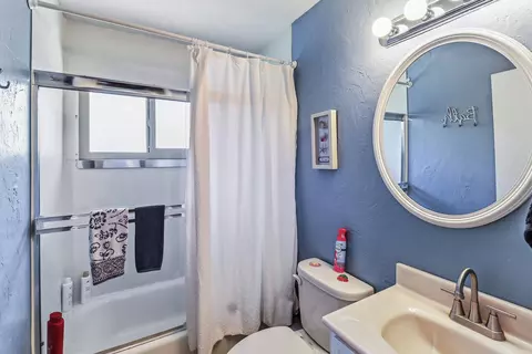 Bath - 5755 Mountain View Dr, Redding, CA 96003 photo 2 of 2
