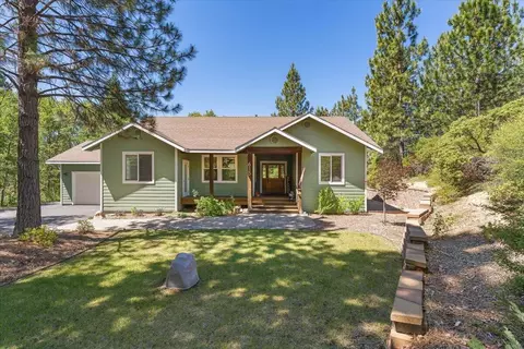 615 Big Canyon Dr, Mount Shasta, CA 96067