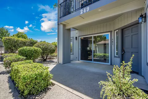 249 Ridgetop Dr #141, Redding, CA 96003