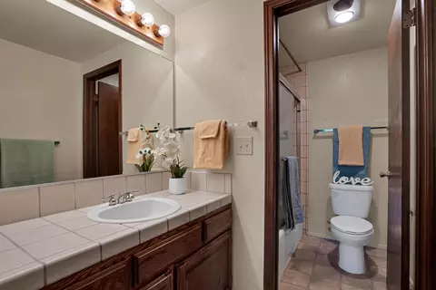 Bath - 249 Ridgetop Dr #141, Redding, CA 96003 photo 2 of 3