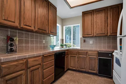 Kitchen - 249 Ridgetop Dr #141, Redding, CA 96003 photo 1 of 3