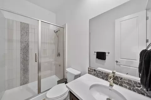 Bath - 690 Mill Valley Pkwy, Redding, CA 96003 photo 3 of 4