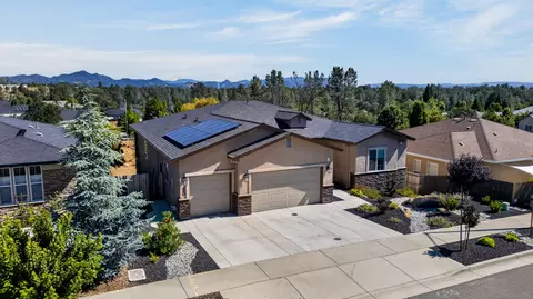 690 Mill Valley Pkwy, Redding, CA 96003