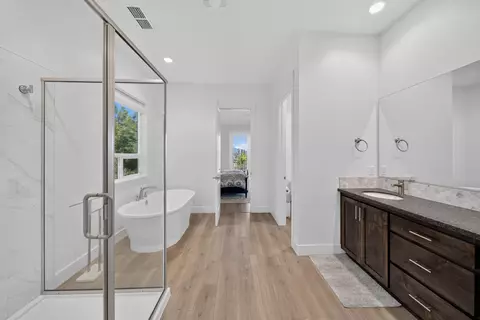 Entry Way - 690 Mill Valley Pkwy, Redding, CA 96003 photo 1 of 2