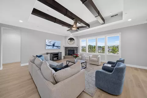 Living - 690 Mill Valley Pkwy, Redding, CA 96003 photo 1 of 3