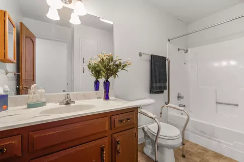 Bath - 150 Nina Ave, Red Bluff, CA 96080 photo 2 of 5