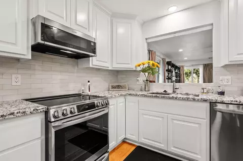 Kitchen - 150 Nina Ave, Red Bluff, CA 96080 photo 2 of 2