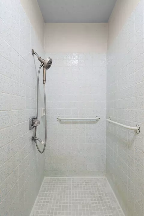 Bath - 150 Nina Ave, Red Bluff, CA 96080 photo 5 of 5