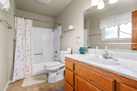 Bath - 150 Nina Ave, Red Bluff, CA 96080 photo 1 of 5