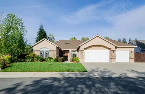 4516 Yellowstone Dr, Redding, CA 96002