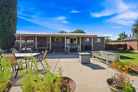 Exterior - 12605 Encanto Way, Redding, CA 96003 photo 6 of 11
