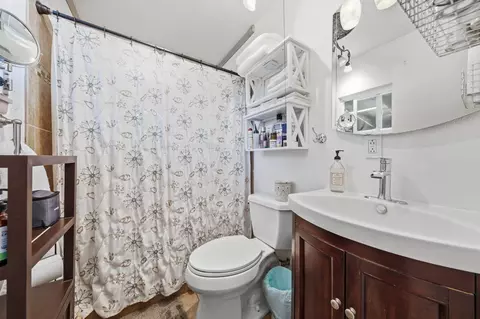 Bath - 12605 Encanto Way, Redding, CA 96003 photo 1 of 2
