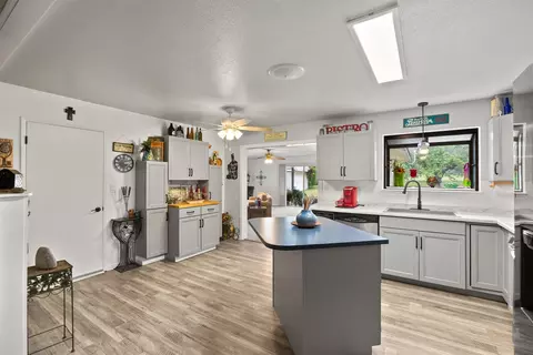 Kitchen - 21999 Riverside Ave, Red Bluff, CA 96080 photo 6 of 6