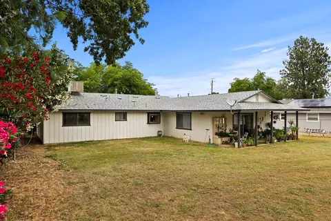 Exterior - 21999 Riverside Ave, Red Bluff, CA 96080 photo 6 of 8