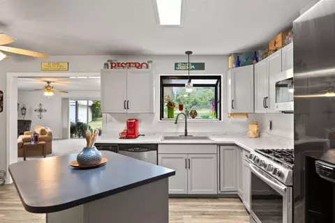 Kitchen - 21999 Riverside Ave, Red Bluff, CA 96080 photo 3 of 6