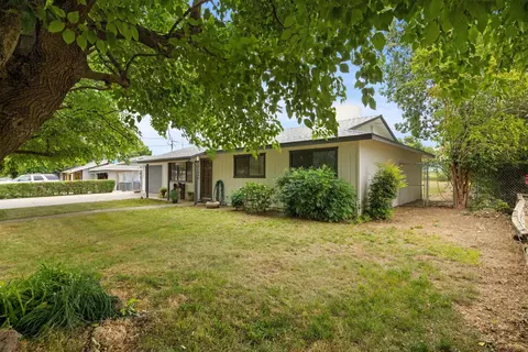 Exterior - 21999 Riverside Ave, Red Bluff, CA 96080 photo 2 of 8