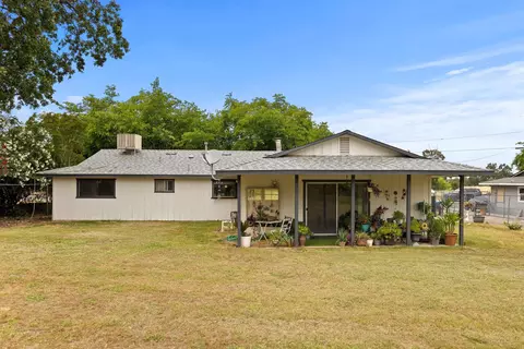 Exterior - 21999 Riverside Ave, Red Bluff, CA 96080 photo 5 of 8