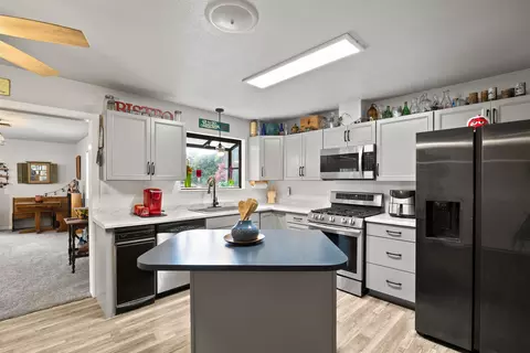 Kitchen - 21999 Riverside Ave, Red Bluff, CA 96080 photo 5 of 6