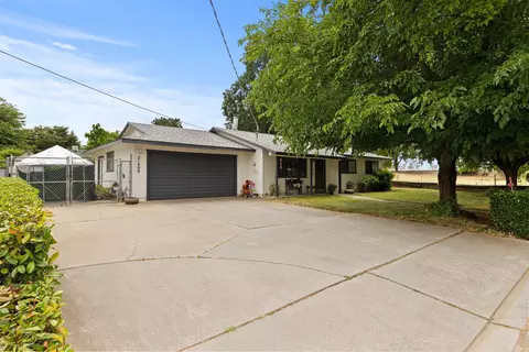 Exterior - 21999 Riverside Ave, Red Bluff, CA 96080 photo 3 of 8