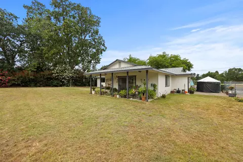 Exterior - 21999 Riverside Ave, Red Bluff, CA 96080 photo 7 of 8