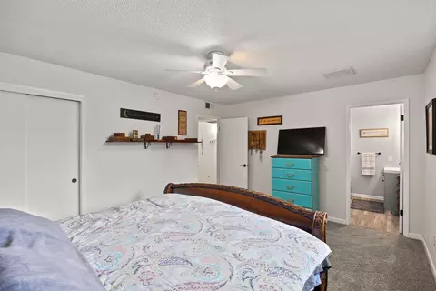 Bedroom - 21999 Riverside Ave, Red Bluff, CA 96080 photo 1 of 3