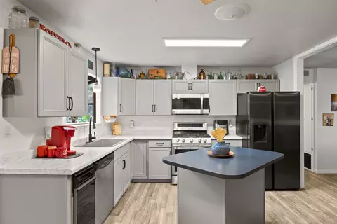 Kitchen - 21999 Riverside Ave, Red Bluff, CA 96080 photo 4 of 6