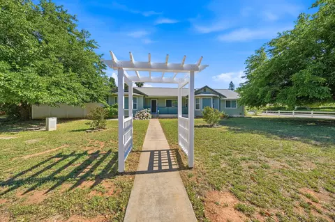 Exterior - 20221 Sombrero Ct, Redding, CA 96002 photo 15 of 16