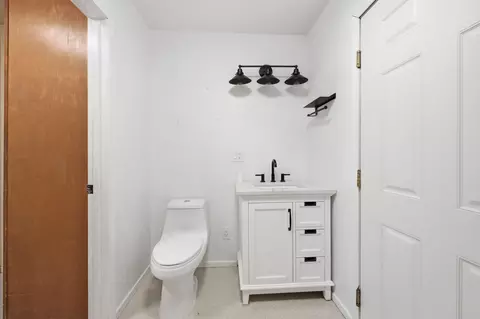 Bath - 20221 Sombrero Ct, Redding, CA 96002 photo 5 of 5