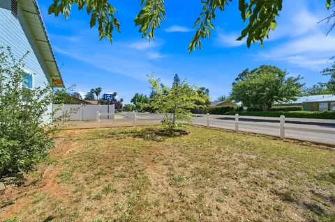 Exterior - 20221 Sombrero Ct, Redding, CA 96002 photo 14 of 16