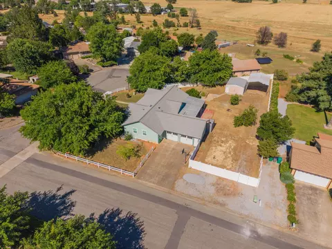 View/Area - 20221 Sombrero Ct, Redding, CA 96002 photo 2 of 6
