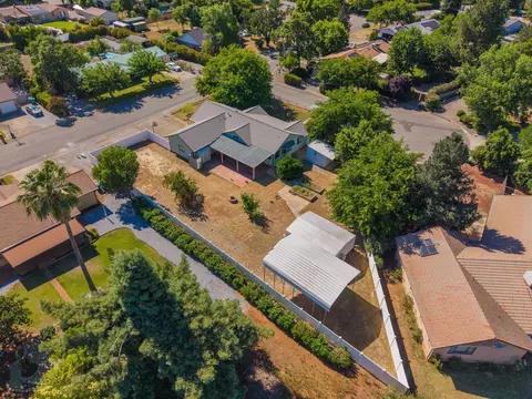 View/Area - 20221 Sombrero Ct, Redding, CA 96002 photo 5 of 6
