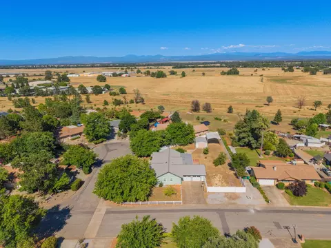 View/Area - 20221 Sombrero Ct, Redding, CA 96002 photo 3 of 6