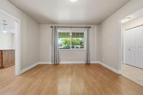 Living - 20221 Sombrero Ct, Redding, CA 96002 photo 4 of 5