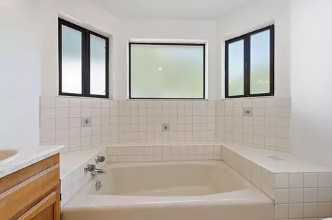 Bath - 20221 Sombrero Ct, Redding, CA 96002 photo 2 of 5