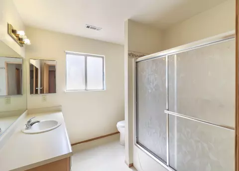 Bath - 3512 Capricorn Way, Redding, CA 96002 photo 1 of 2