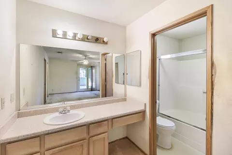 Bath - 3512 Capricorn Way, Redding, CA 96002 photo 2 of 2