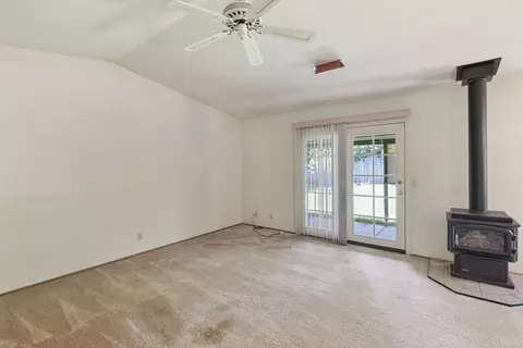 Living - 3512 Capricorn Way, Redding, CA 96002 photo 2 of 4