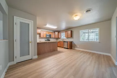 Living - 2878 Wilson Ave, Redding, CA 96002 photo 6 of 6