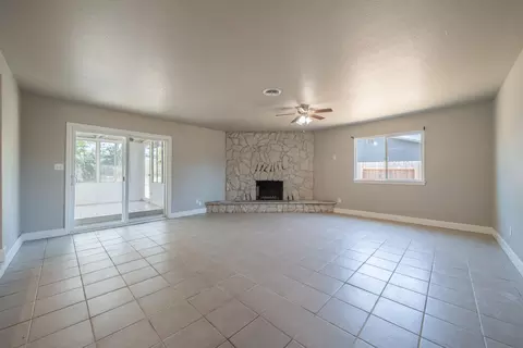 Living - 2878 Wilson Ave, Redding, CA 96002 photo 3 of 6