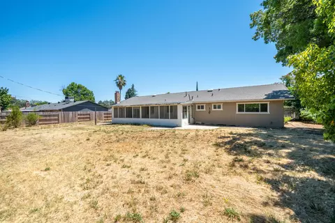 Exterior - 2878 Wilson Ave, Redding, CA 96002 photo 3 of 5