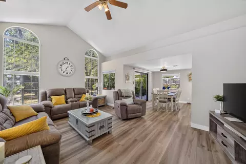 Living - 540 Armando Ave, Redding, CA 96003 photo 1 of 2
