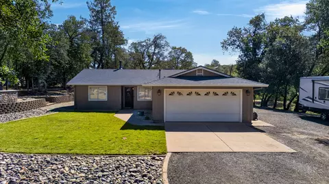 13641 Hilford Ln, Redding, CA 96003
