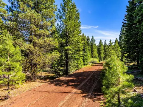 8735 Bering Rd, Alturas, CA 96101