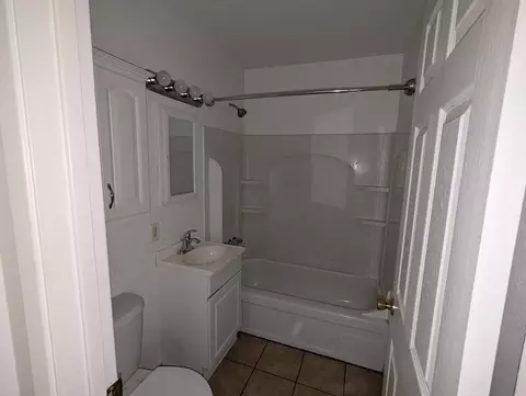 Bath - 2104 Phobos Ct, Redding, CA 96002 photo 1 of 1