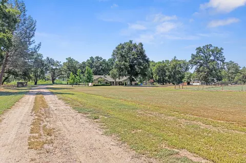 Exterior - 10971 Oak Run Rd, Oak Run, CA 96069 photo 4 of 17